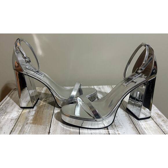 Steve Madden Women's Veronika Silver Platform Sandal Size 9M NWB - Picture 3 of 9